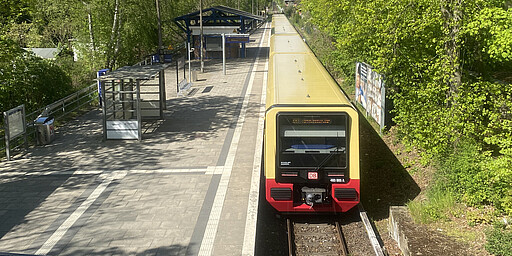 Neue S-Bahn Die neue S-Bahn an der Haltestelle Oberspree