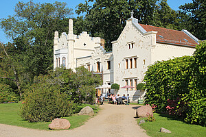 Station 6: Kleines Schloss Station 6: Kleines Schloss