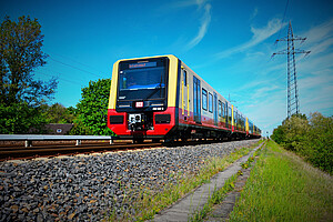 Die neue S-Bahn Auf der Schiene unterwegs: ein Zug der Baureihe 483
