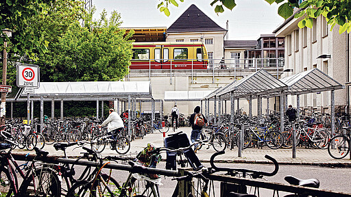 An vielen Bahnhöfen haben Sie die Möglichkeit Ihr Fahrrad abzustellen.