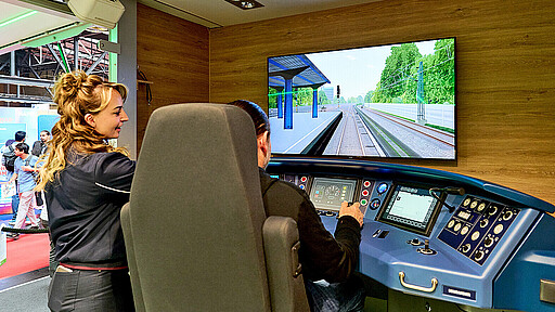 Wie fühlt es sich an, eine S-Bahn zu steuern? Einfach auf der Grünen Woche ausprobieren.