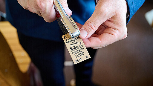 Jubiläumsfahrkarte Mit dieser Jubiläumsfahrkarte ging es zurück in die Vergangenheit.