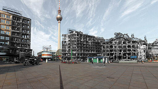 Panoramafoto 75 Jahre Kriegsende Im Zweiten Weltkrieg zerstörte Gebäude fügen sich in das heutige Panorama des Alexanderplatzes.