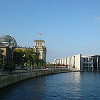 Blick aus Richtung Osten über die Spree zum Reichstagsgebäude