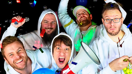 Bunte Bühne Der Blaue Montag bringt Comedy, Musik und originelle Persönlichkeiten auf die Bühne der Wühlmäuse.