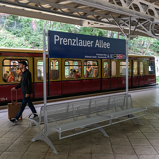 Prenzlauer Allee Neue Sitzgelegenheiten