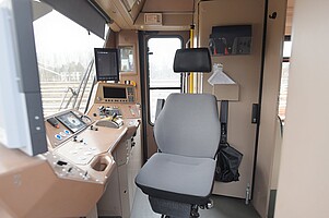 Driver’s cab of the 480 series