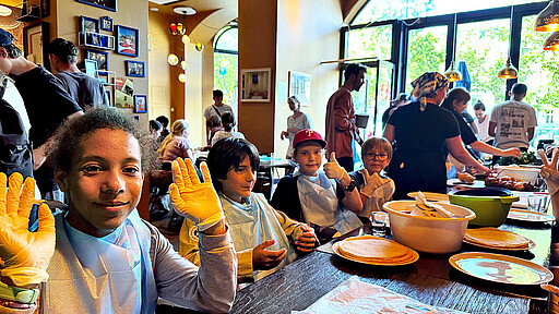 „Meet and Eat” fördert den Austausch von Jugendlichen mit und ohne Migrationshintergrund.