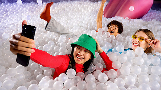 Sinnesrausch im Bubble Planet Zwölf fantasievolle Themenräume laden im Erlebnismuseum zum Staunen und Träumen ein.