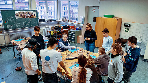 Die „Schnuppertage Handwerk“ haben bereits über 600 Jugendlichen einen Einblick in praktische Berufs- felder ermöglicht.