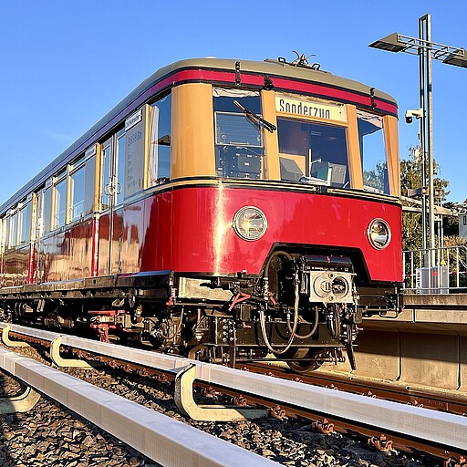 Wieder betriebsfähig „Rundkopf“-Viertelzug 3839/6401 (ursprünglich von 1938) - jetzt im Dienst des Vereins Historische S-Bahn