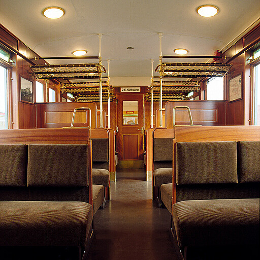 Gediegen: das Abteil des Museumszugs der Baureihe 165 Der elegante Stadtbahn-Museumszug der Baureihe 165