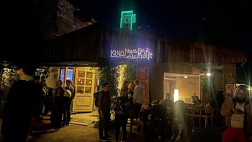 Neue Zukunft Kinoeingang