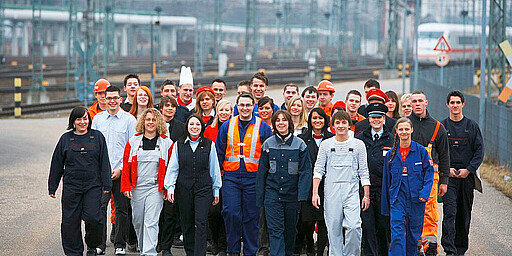 Gemeinsam mehr erreichen Der Start in eine Ausbildung bei der Deutschen Bahn bietet viele Möglichkeiten der beruflichen Entwicklung.