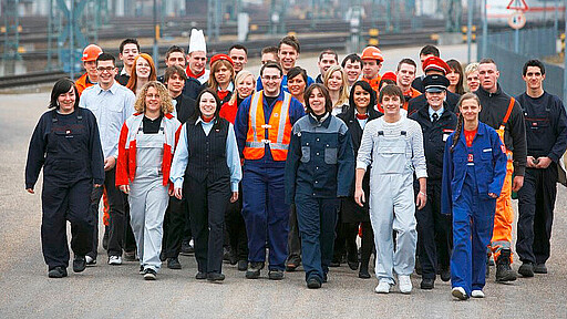 Der Start in eine Ausbildung bei der Deutschen Bahn bietet viele Möglichkeiten der beruflichen Entwicklung.