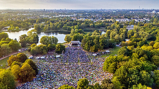 Schauplatz für einen Konzertabend, an den Sie noch lange zurückdenken werden: der Landschaftspark Britzer Garten