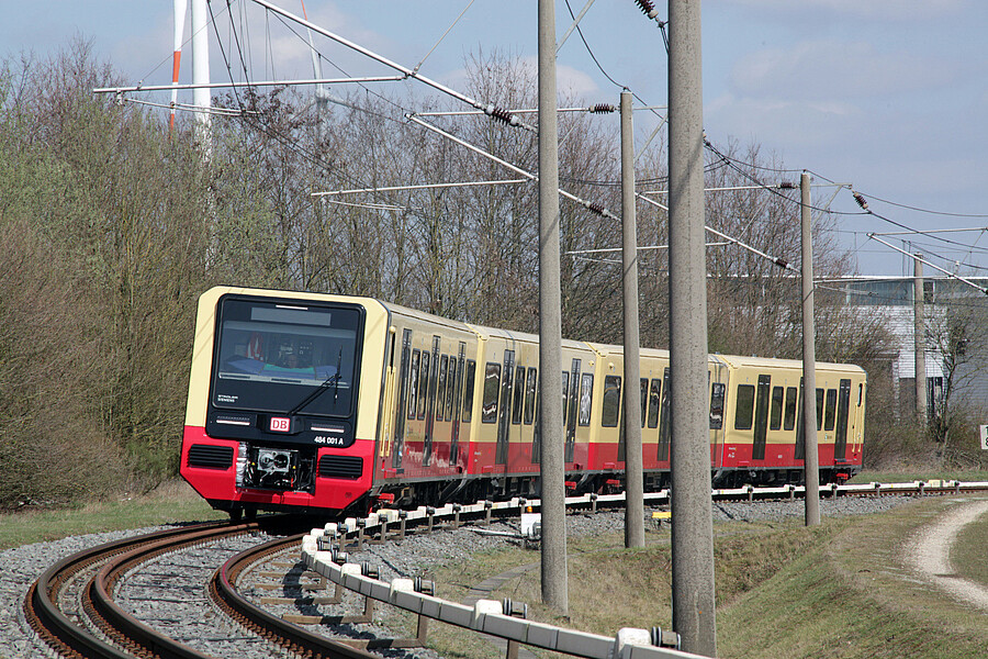 BR483 auf Teststrecke unterwegs