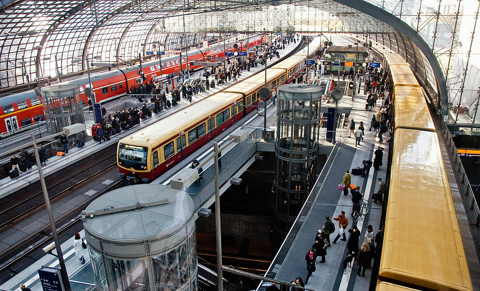 S-Bahnzüge im Hauptbahnhof