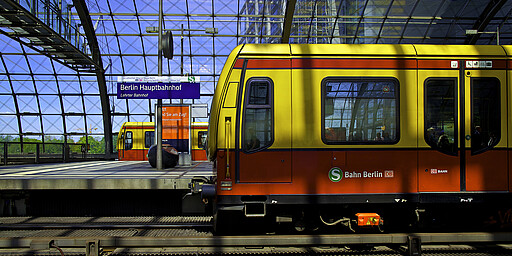 Hauptbahnhof S-Bahn der Baureihe 481 am S-Bahnsteig