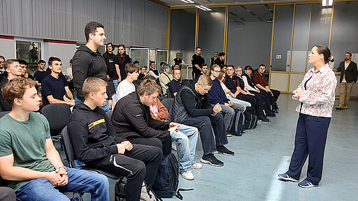 Dr. Mélanie Schäffner, Geschäftsführerin Personal, begrüßte die Auszubildenden am 2. September persönlich. Dr. Mélanie Schäffner, Geschäftsführerin Personal, begrüßte die Auszubildenden am 2. September persönlich.