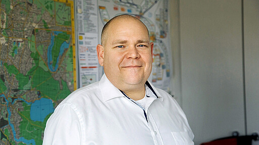 Security-Manager Jörk Pruss in seinem Büro