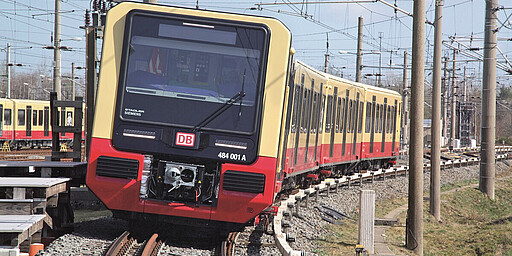 Testing the new S-Bahn So far, the trains have completed 2,000 of the planned approx. 160,000 test kilometres. Copyright: Konsortium Siemens Mobility and Stadler