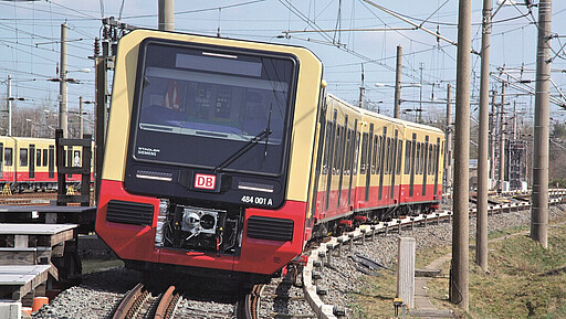 Neue S-Bahn im Test Bisher absolvierten die Fahrzeuge rund 2.000 der insgesamt geplanten ca. 160.000 Testkilometer.