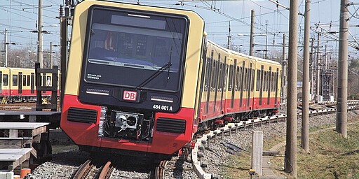 Neue S-Bahn im Test Bisher absolvierten die Fahrzeuge rund 2.000 der insgesamt geplanten ca. 160.000 Testkilometer.