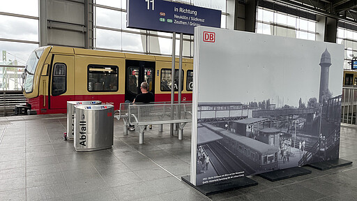 150 Jahre Ring Stele Infostele zu 150 Jahren Ringbahn am Ostkreuz
