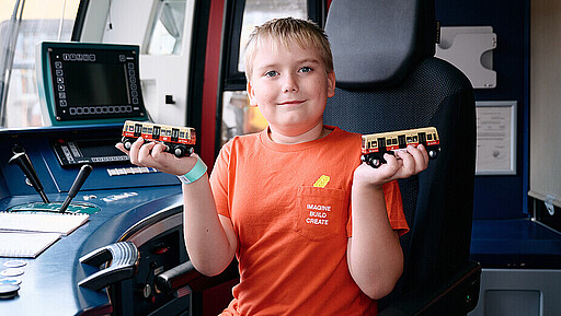 Der siebenjährige Julius fährt gerne S-Bahn und kann sich vorstellen, das später auch beruflich zu tun.