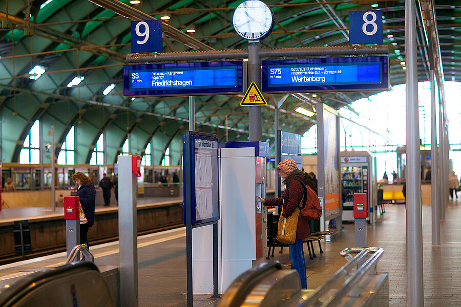 Bahnsteigszene auf dem Ostbahnhof