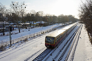 S-Bahn Berlin travelling near Lichterfelde in wintery conditions - ET 481 series, reference number: DB196368