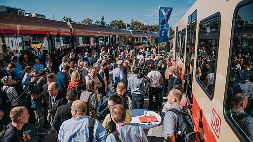 InnoTrans 2018 Großer Andrang bei der Vorstellung der neuen S-Bahn für Berlin