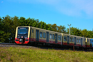 Auf der Schiene unterwegs: ein Zug der Baureihe 483