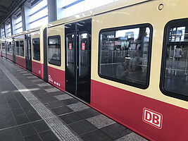 Baureihe 481 (Projekt Langlebigkeit) am Ostkreuz